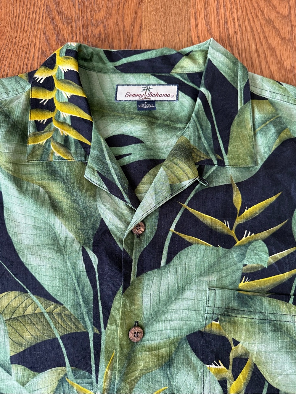 Tommy Bahama Men’s M 100% Silk Hawaiian Shirt Tropical Floral Green Camp